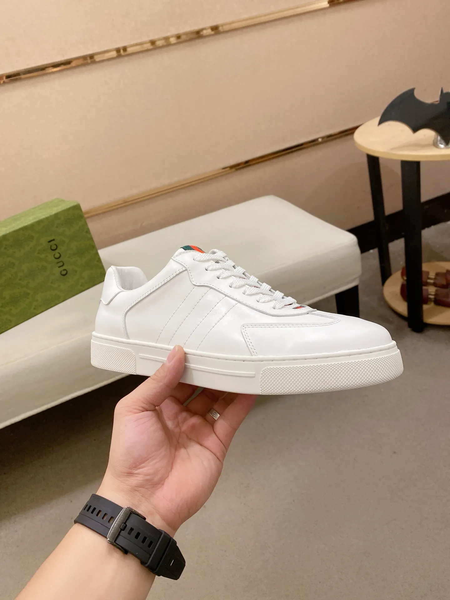 Factory price: 460💰 (GUCCI) The latest model from the official website 🎁🎁Casual and fashionable men's shoes👟, hot style 💥The version is simple and elegant, exclusive for trendy men. Unique official website latest brand elements 👑Gucci original decoration, fashionable and generous, the fabric is original cowhide ✅sheepskin lining, the official website specifies wear-resistant casual outsole, the classic model is taken in kind at the counter🎬38-44 (45 is not returned or exchanged)